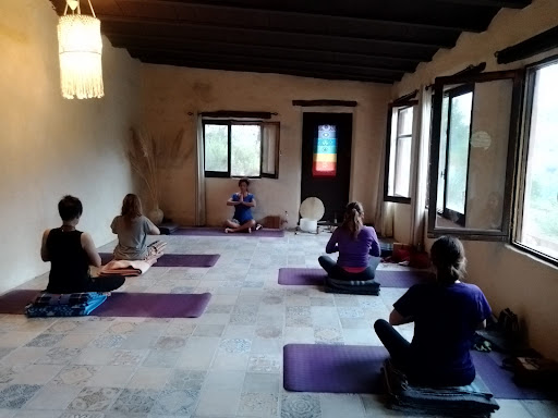 Azucena Molina. Yoga y terapeuta holística en Alicante.