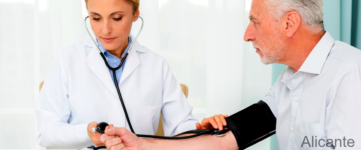 ¿Qué pruebas o exámenes se realizan durante una visita al cardiólogo?