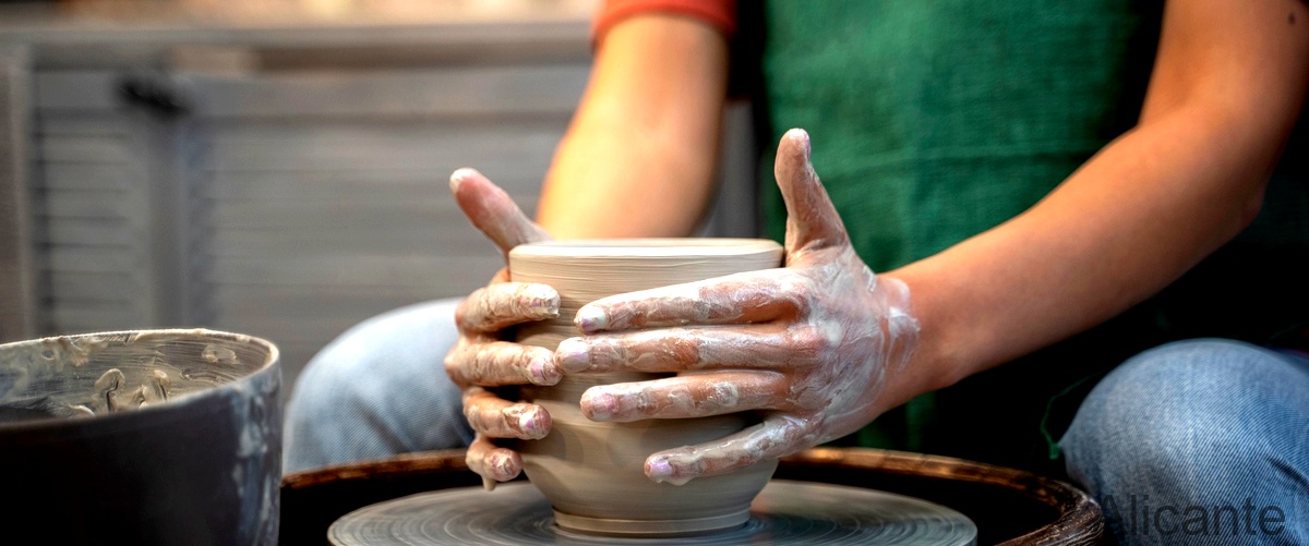 ¿Qué se necesita estudiar para hacer cerámica?
