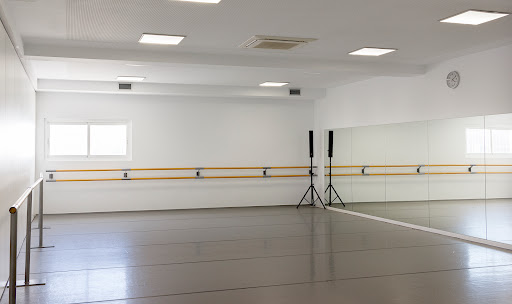 International Dance School · Escuela de Danza Internacional