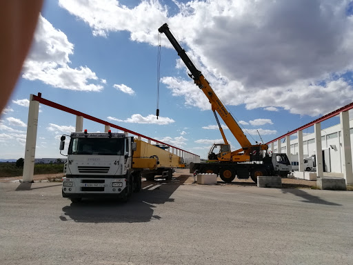 Grúas en Alicante - Alquiler de camiones grúa   Grúas García